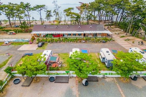 홀리데이 캠핑파크